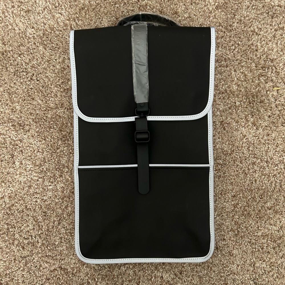 Rains Reflective Backpack NWT Unisex - Picture 4 of 6